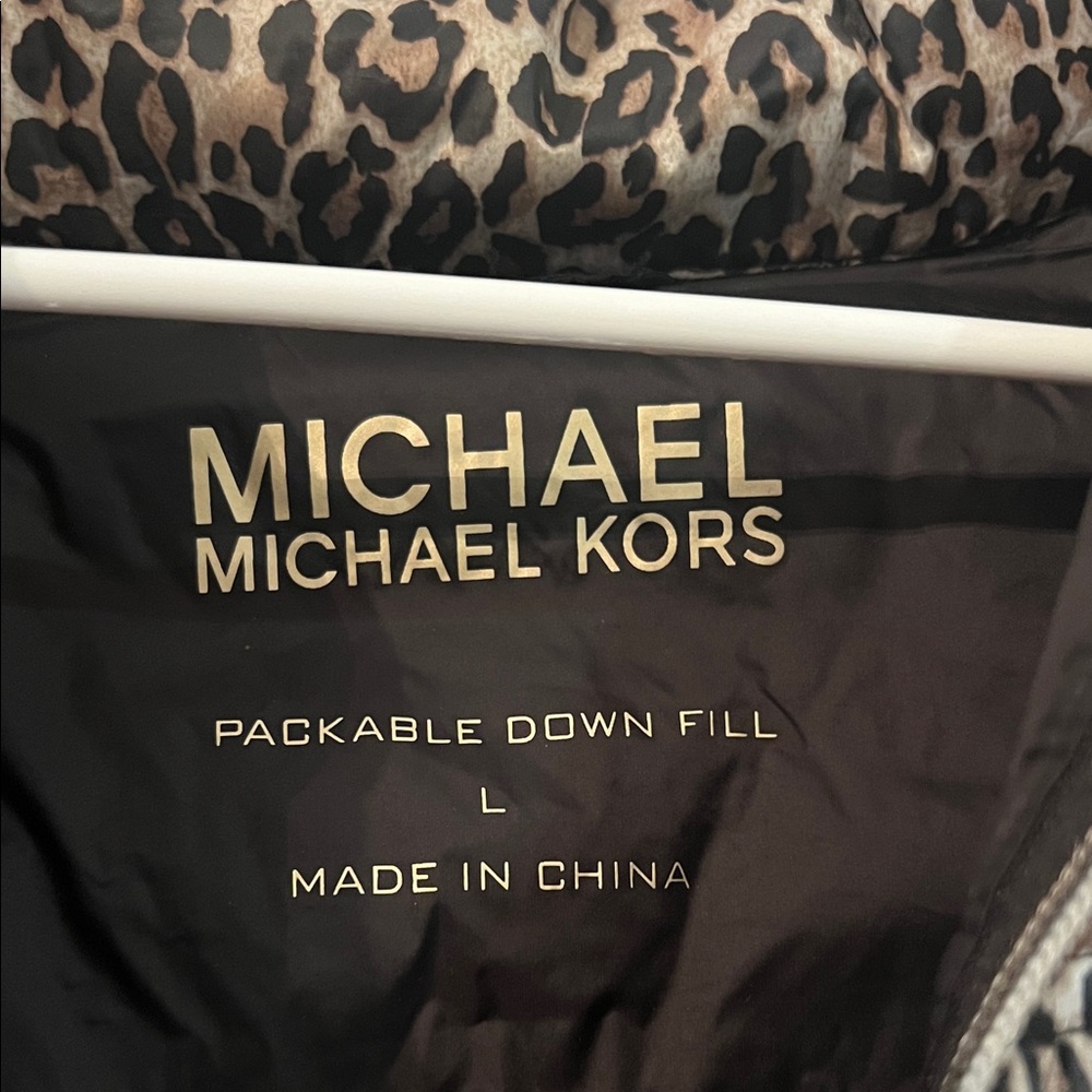 Michael Kors Women’s Puffer Jacket in Leopard Print - Picture 2 of 5